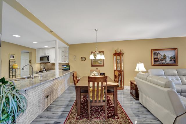 3499 Oaks Way Unit 205, Pompano Beach, FL 33069