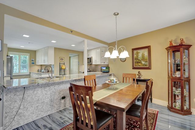3499 Oaks Way Unit 205, Pompano Beach, FL 33069