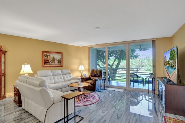 3499 Oaks Way Unit 205, Pompano Beach, FL 33069