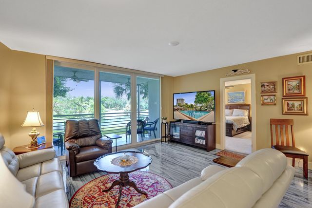 3499 Oaks Way Unit 205, Pompano Beach, FL 33069