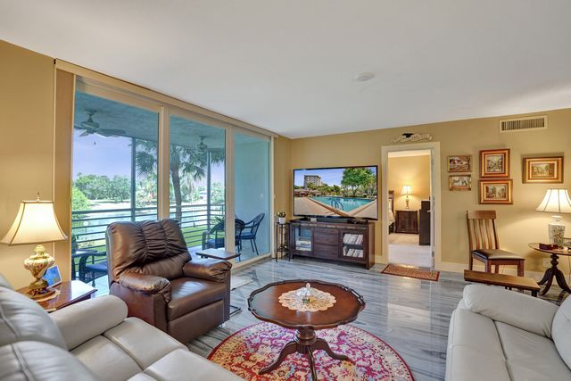 3499 Oaks Way Unit 205, Pompano Beach, FL 33069