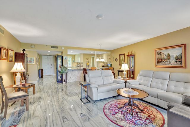 3499 Oaks Way Unit 205, Pompano Beach, FL 33069