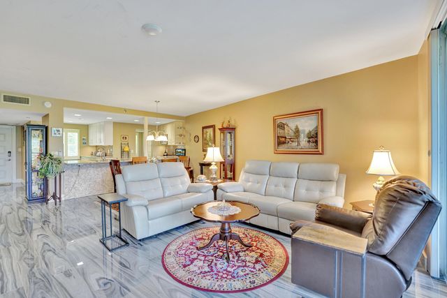 3499 Oaks Way Unit 205, Pompano Beach, FL 33069