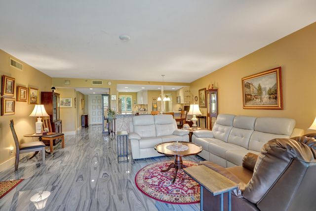 3499 Oaks Way Unit 205, Pompano Beach, FL 33069