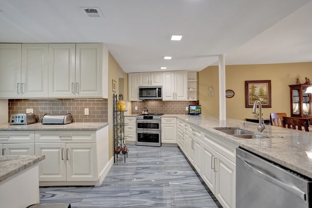 3499 Oaks Way Unit 205, Pompano Beach, FL 33069