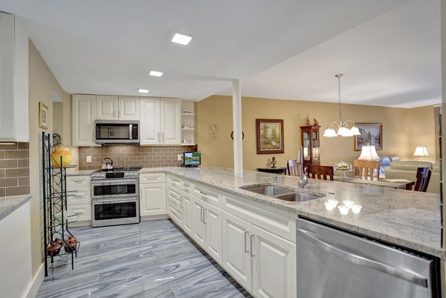 3499 Oaks Way Unit 205, Pompano Beach, FL 33069