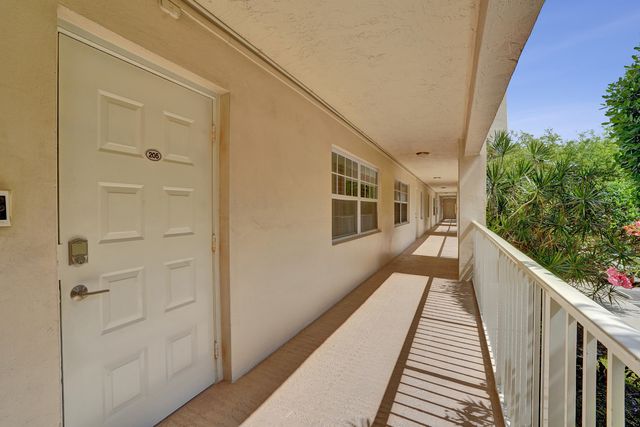 3499 Oaks Way Unit 205, Pompano Beach, FL 33069