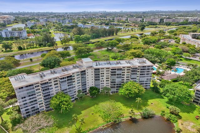 3499 Oaks Way Unit 205, Pompano Beach, FL 33069