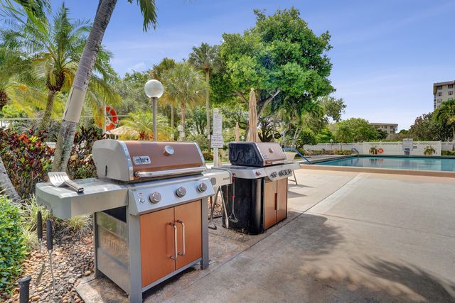 3499 Oaks Way Unit 205, Pompano Beach, FL 33069
