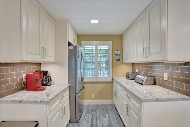 3499 Oaks Way Unit 205, Pompano Beach, FL 33069