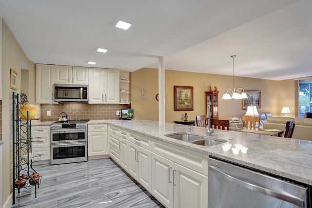3499 Oaks Way Unit 205, Pompano Beach, FL 33069