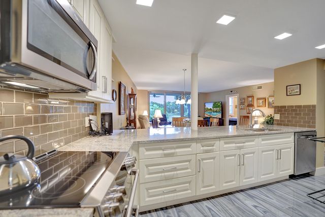 3499 Oaks Way Unit 205, Pompano Beach, FL 33069