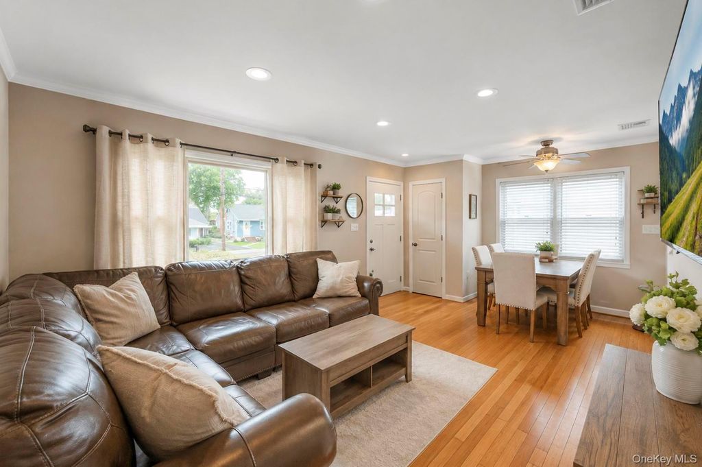 70 Mohawk Drive, North Babylon, NY 11703 — photo 3