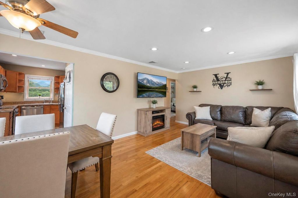 70 Mohawk Drive, North Babylon, NY 11703 — photo 4