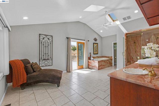 10040 Tesla Rd, Livermore, CA 94550