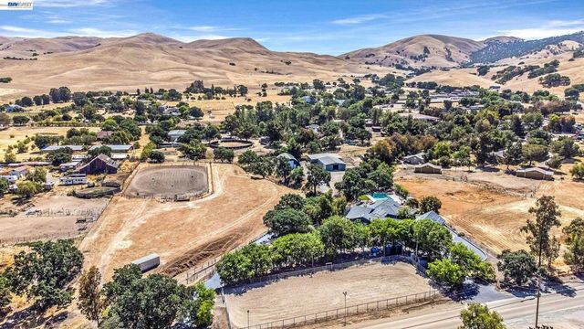 10040 Tesla Rd, Livermore, CA 94550