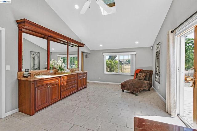10040 Tesla Rd, Livermore, CA 94550