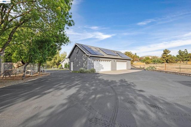 10040 Tesla Rd, Livermore, CA 94550
