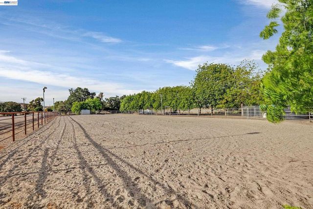 10040 Tesla Rd, Livermore, CA 94550