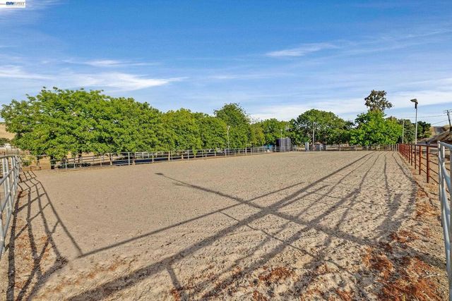 10040 Tesla Rd, Livermore, CA 94550