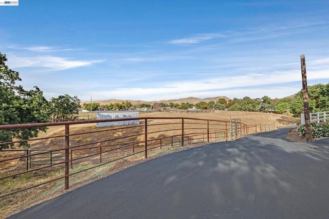 10040 Tesla Rd, Livermore, CA 94550