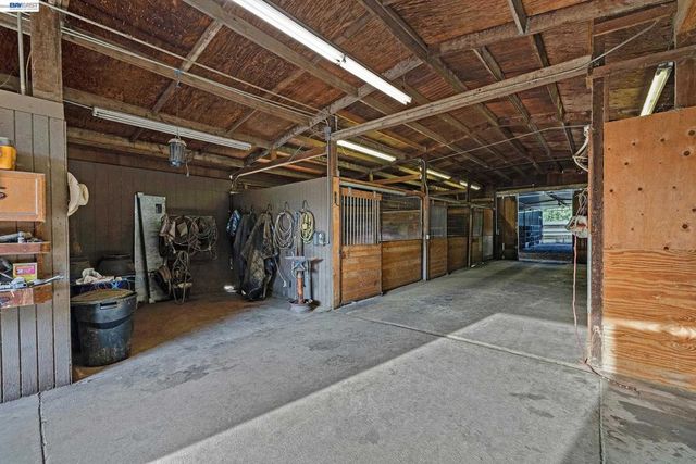 10040 Tesla Rd, Livermore, CA 94550