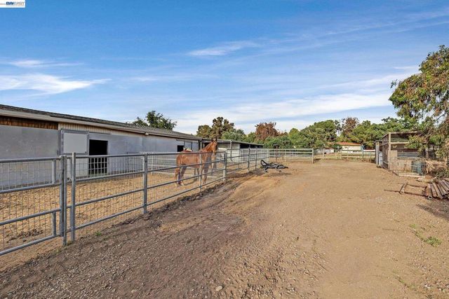 10040 Tesla Rd, Livermore, CA 94550