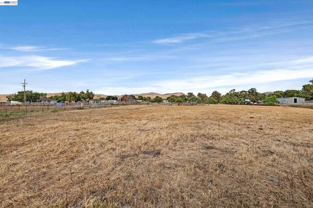 10040 Tesla Rd, Livermore, CA 94550