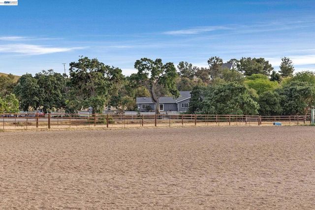 10040 Tesla Rd, Livermore, CA 94550