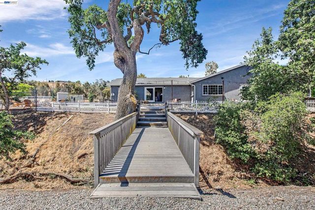 10040 Tesla Rd, Livermore, CA 94550
