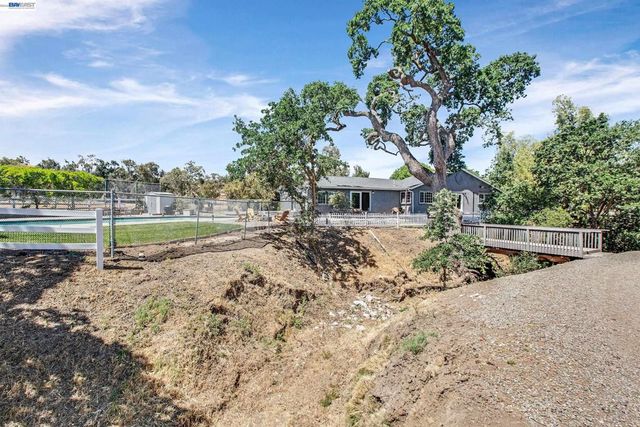 10040 Tesla Rd, Livermore, CA 94550