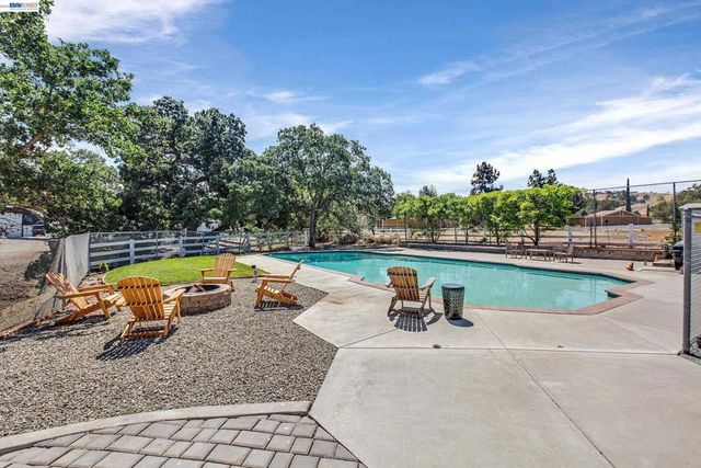 10040 Tesla Rd, Livermore, CA 94550