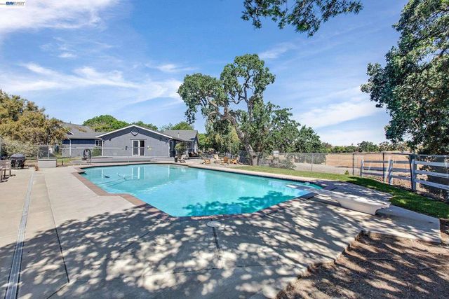 10040 Tesla Rd, Livermore, CA 94550