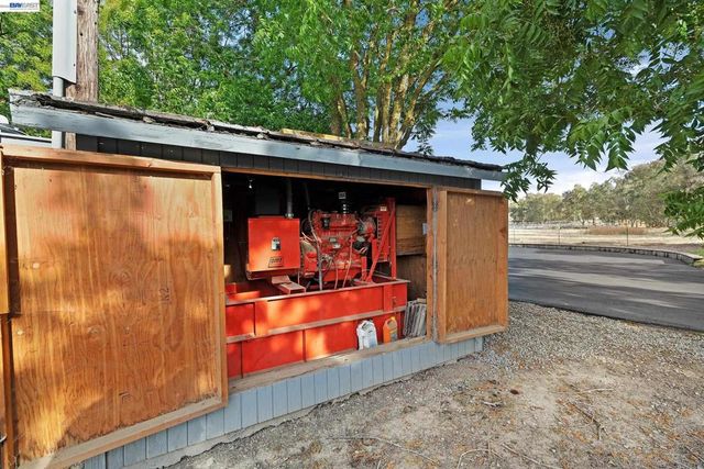 10040 Tesla Rd, Livermore, CA 94550