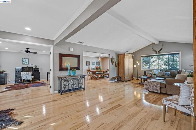 10040 Tesla Rd, Livermore, CA 94550
