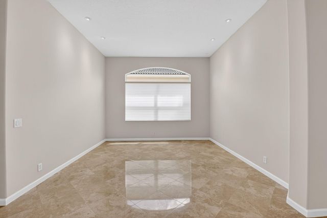 7032 Vivaldi Lane, Delray Beach, FL 33446