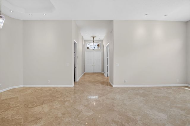 7032 Vivaldi Lane, Delray Beach, FL 33446