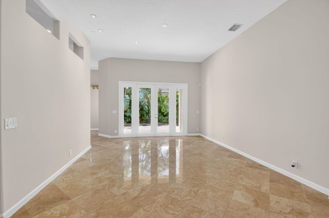 7032 Vivaldi Lane, Delray Beach, FL 33446