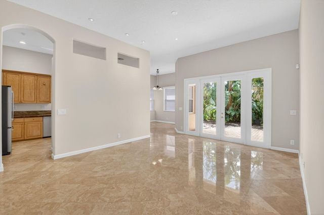 7032 Vivaldi Lane, Delray Beach, FL 33446
