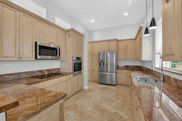 7032 Vivaldi Lane, Delray Beach, FL 33446