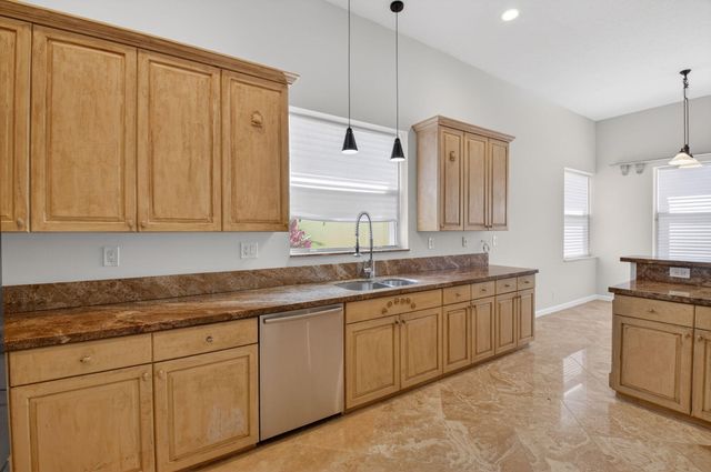 7032 Vivaldi Lane, Delray Beach, FL 33446