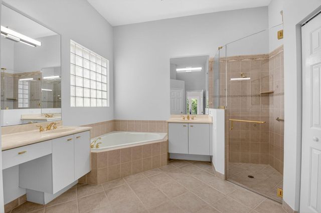 7032 Vivaldi Lane, Delray Beach, FL 33446