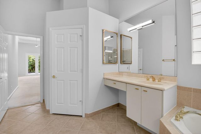 7032 Vivaldi Lane, Delray Beach, FL 33446