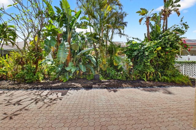 7032 Vivaldi Lane, Delray Beach, FL 33446