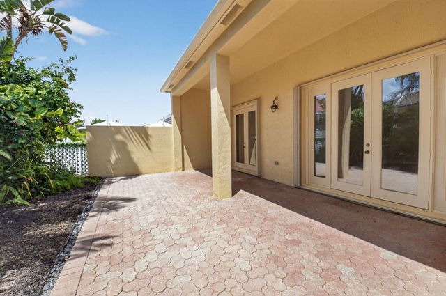 7032 Vivaldi Lane, Delray Beach, FL 33446