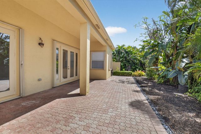 7032 Vivaldi Lane, Delray Beach, FL 33446