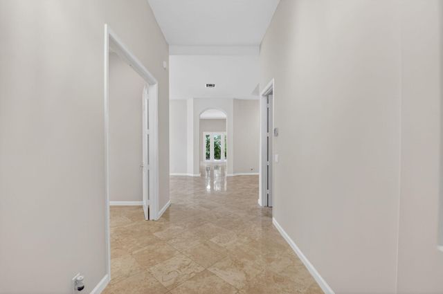 7032 Vivaldi Lane, Delray Beach, FL 33446