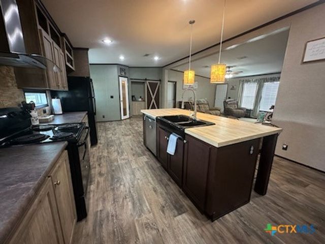 1602 W Saint Louis Avenue, Seadrift, TX 77983