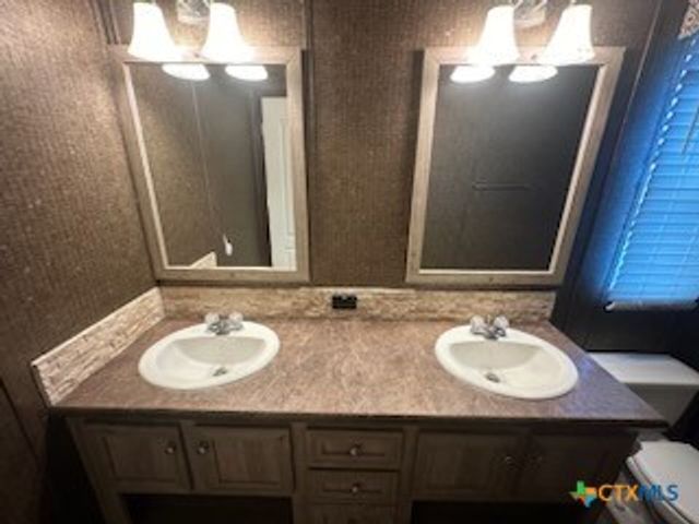 1602 W Saint Louis Avenue, Seadrift, TX 77983