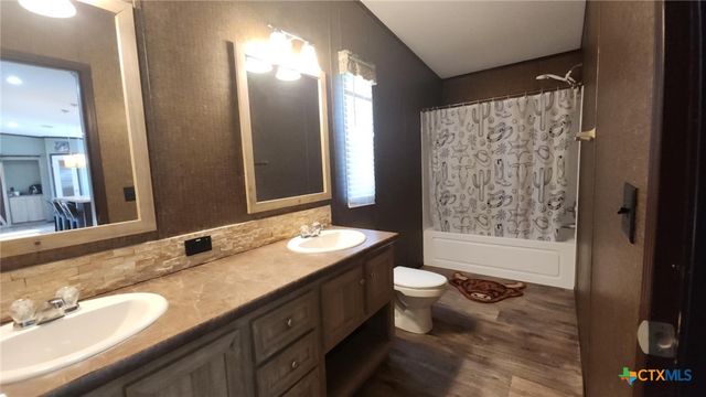 1602 W Saint Louis Avenue, Seadrift, TX 77983